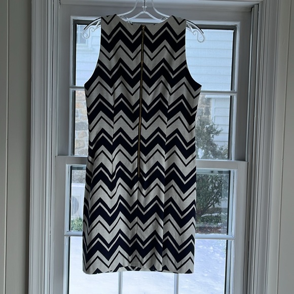 ELIZA J CHEVRON PATTERN SLEEVELESS DRESS NAVY/WHITE SIZE 10 - Picture 3 of 5